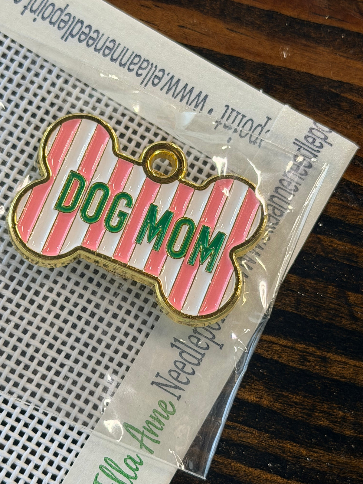 Dog Mom Needle Minder