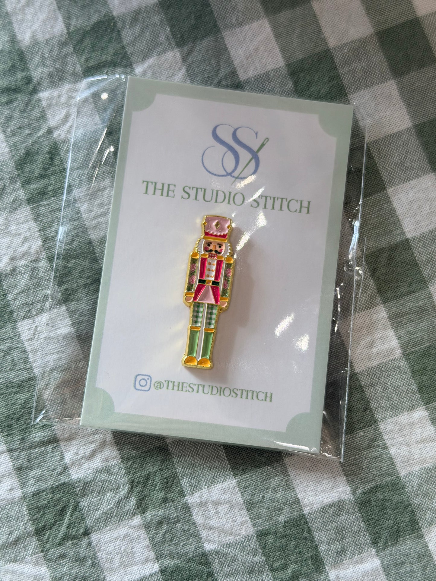 Rose Medallion Nutcracker Needle Minder