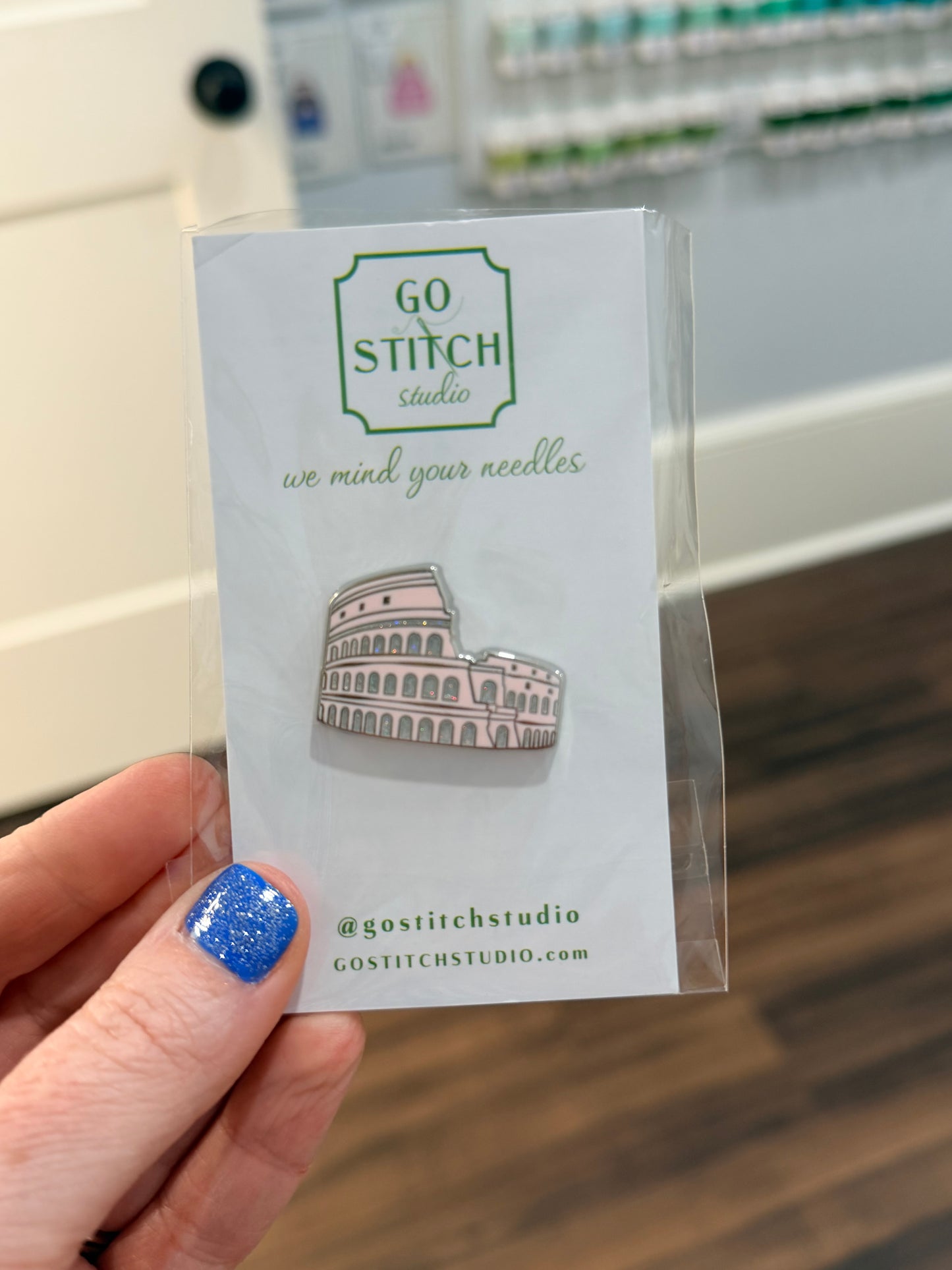 Roman Colosseum w/ Glitter Needle Minder (mini magnet)