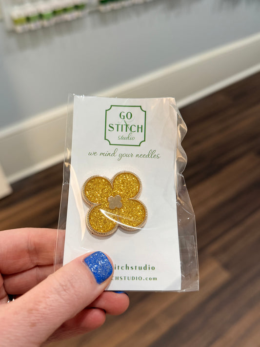 Gold Glitter Clover Needle Minder