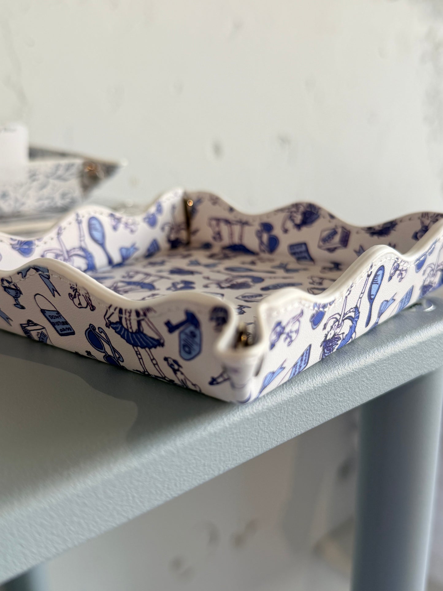 Eloise Toile Scallop Leather Valet Tray